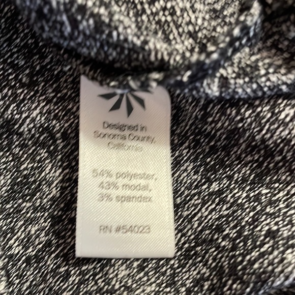 ATHLETA Heathered Gray Black Scoop Neck Top Size Medium - Picture 6 of 8